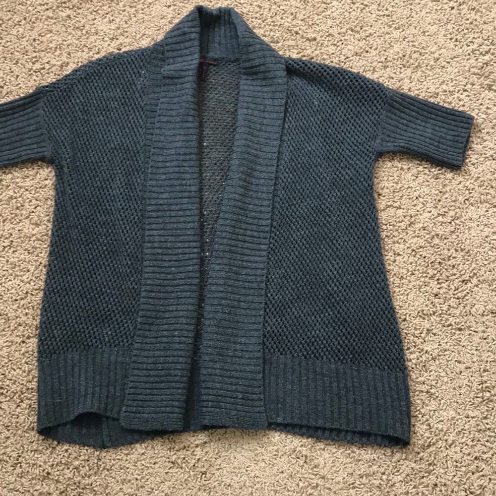 Short sleeve knit sweater